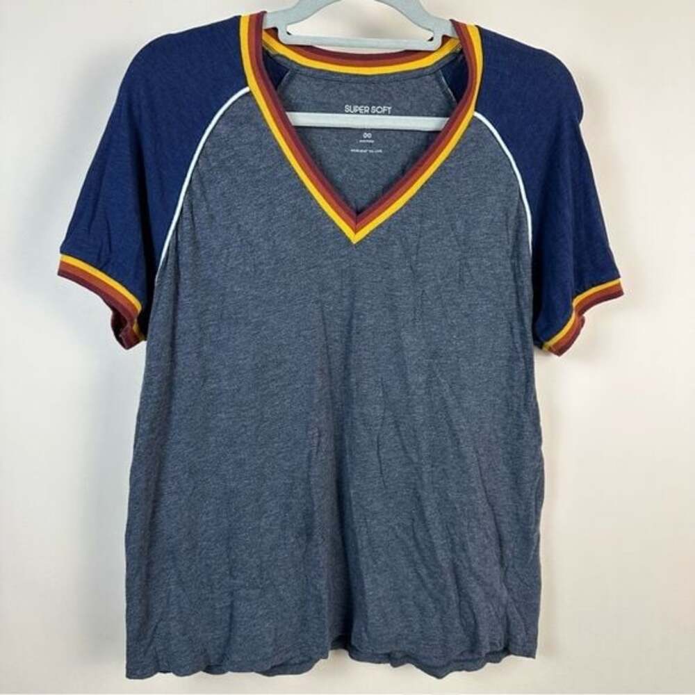 Torrid retro, raglan style V-Neck Slub Jersey T-Shirt, size 00